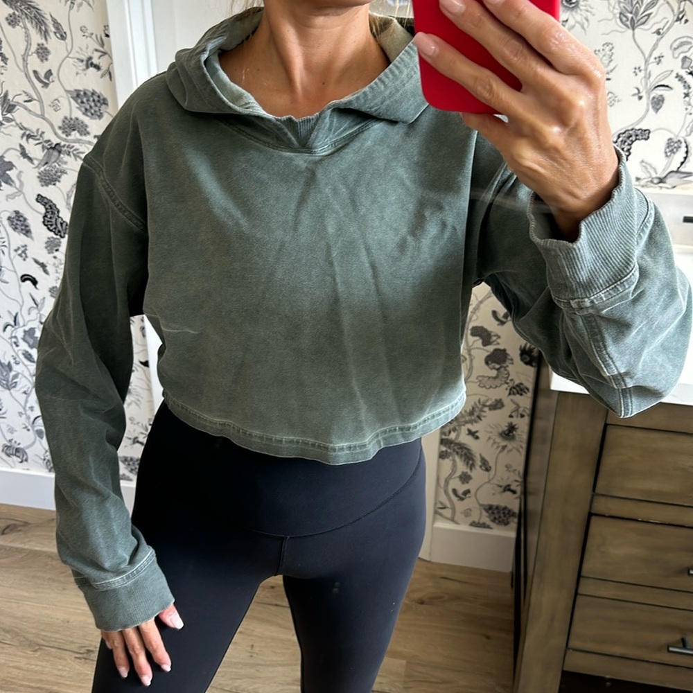 Lululemon hoodie crop top - size 8